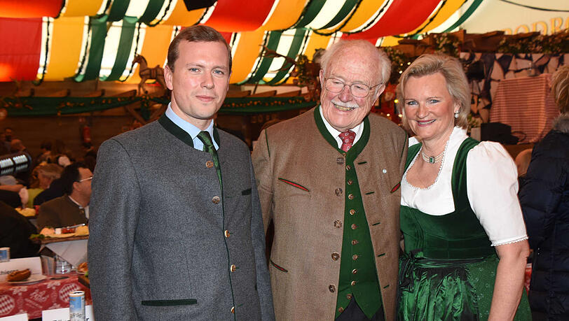 Franz Inselkammer jun. mit seinem Vater Franz sen. und Mutter Angela. Franz Inselkammer jun. mit seinem Vater Franz sen. und Mutter Angela.