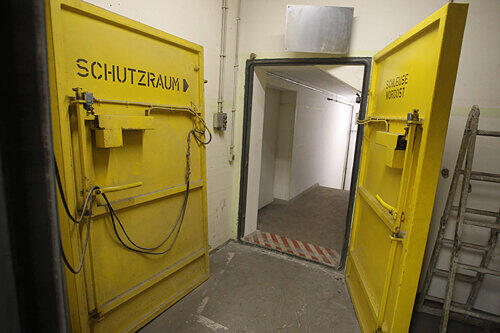 Hereinspaziert: Ab 2. Januar sind die Eingangs-Türen der Bunker-Anlage unter dem Hauptbahnhof für Führungen geöffnet.