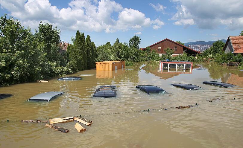 Die Jahrhundert-Flut: Die bewegenden Hochwasser-Bilder.