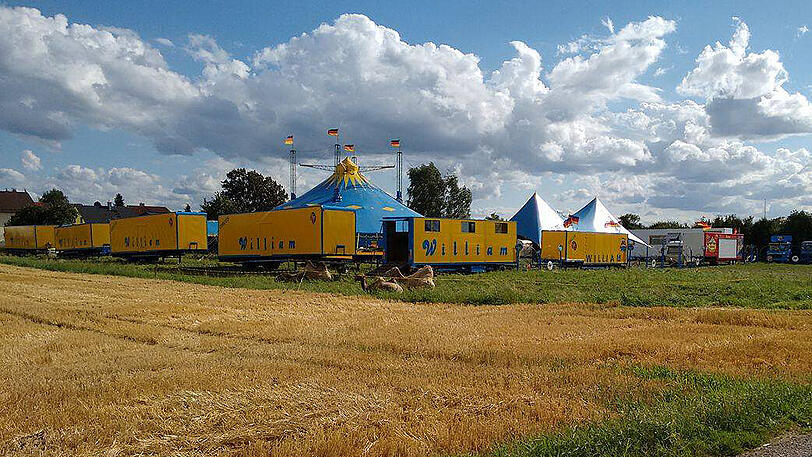 Circus Alfons William: In einem dieser Wagen stand der gefährliche Ofen.
