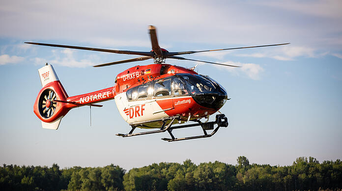 Der Mann ist mit einem Hubschrauber in ein Klinikum geflogen worden, wo er kurze Zeit später seinen Verletzungen erlag. (Symbolbild)