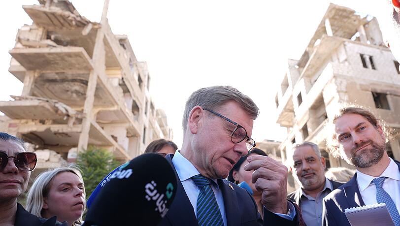 Außenminister Johann Wadephul (CDU) am Donnerstag in Harasta, einer weitgehend zerstörten Stadt Harasta, einer Vorstadt von Damaskus. Äußerungen über die Rückkehr von Syrern lösten Irritationen in den Reihen der Union aus. Außenminister Johann Wadephul (CDU) am Donnerstag in Harasta, einer weitgehend zerstörten Stadt Harasta, einer Vorstadt von Damaskus. Äußerungen über die Rückkehr von Syrern lösten Irritationen in den Reihen der Union aus.