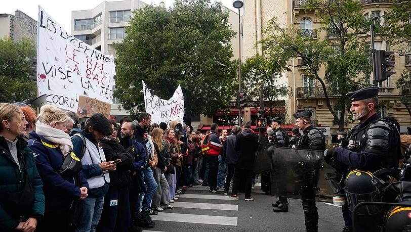 In Frankreich sind für Samstag erneute Demonstrationen angekündigt worden. In Frankreich sind für Samstag erneute Demonstrationen angekündigt worden.