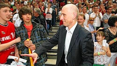 Manager Heyder ist stocksauer, aber räumen kann er die Arena für seine Baskets nicht. Manager Heyder ist stocksauer, aber räumen kann er die Arena für seine Baskets nicht.