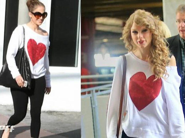 Jennifer Lopez' (li.) Herzchen-Pulli scheint Taylor Swift gefallen zu haben