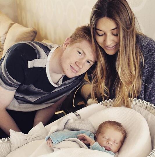 Belgien: Kevin De Bruyne und seine Freundin Michele Lacroix sind Anfang des Jahres zum ersten Mal Eltern geworden.