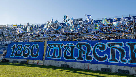 Ort der Nostalgie: Das Grünwalder Stadion hat sich seit Jahrzehnten kaum verändert. Im Bild: Die 1860-Fans bei einem Spiel gegen Rostock am 30. November 2024.