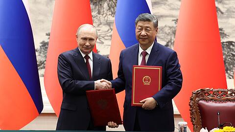Xi und Putin unterzeichneten auch mehrere Dokumente.