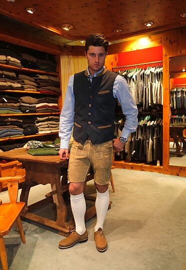 Die Neu-Löwen werden fit für die Wiesn gemacht und bekommen Lederhosen bei Lodenfrey verpasst. Die AZ war bei den Anprobe dabei. Die Bilder