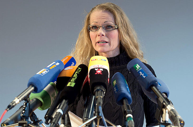 Bei einer Pressekonferenz gab die frühere Pegida-Sprecherin Kathrin Oertel den Namen der neu gegründeten Bewegung bekannt. Sie nennt sich "Direkte Demokratie für Europa".