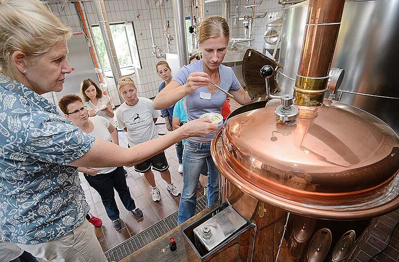 "Brauen, nur für Frauen!": Die Bilder vom speziellen Bierbrau-Seminar in Unterfranken.