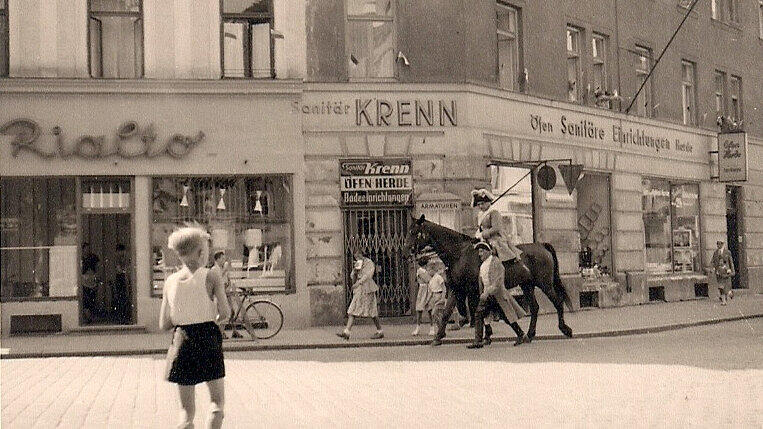 1958: der Pariser Platz mit dem Eiscafé Rialto.