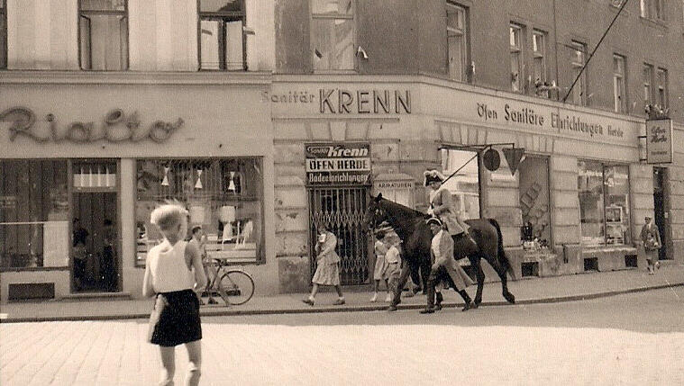 1958: der Pariser Platz mit dem Eiscafé Rialto. 1958: der Pariser Platz mit dem Eiscafé Rialto.