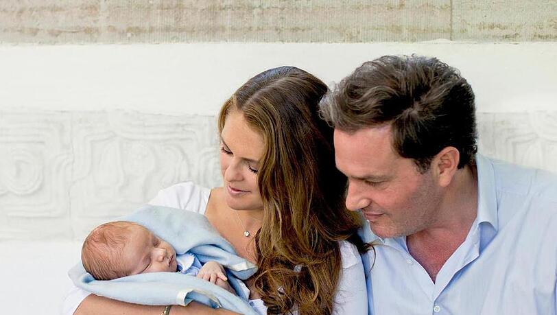 Prinzessin Madeleine und Ehemann Christopher O'Neill sind ganz vernarrt in Söhnchen Nicolas Prinzessin Madeleine und Ehemann Christopher O'Neill sind ganz vernarrt in Söhnchen Nicolas