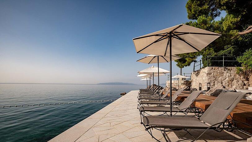 Genießen Sie die Aussicht beim sonnenbaden direkt am Meer. Genießen Sie die Aussicht beim sonnenbaden direkt am Meer.