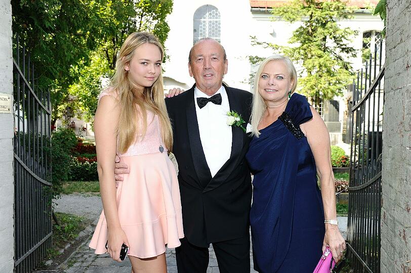 Ernst von Theumer mit Frau Daniela und Tochter Annabelle.