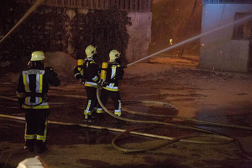 Die Bilder vom Stallbrand in Taching am See.