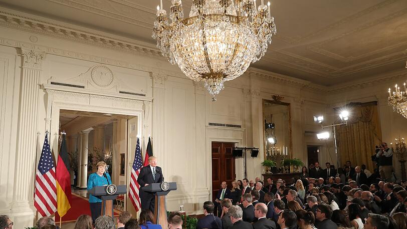 Kanzlerin Merkel und US-Präsident Trump bei der Pressekonferenz im Weißen Haus.