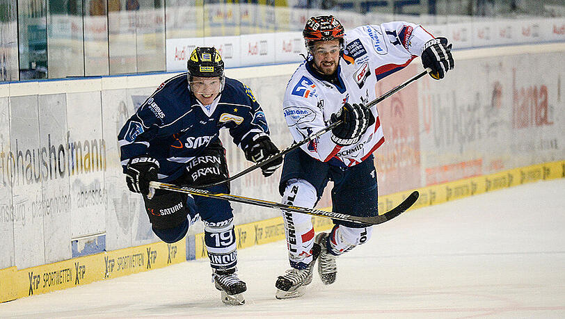 Brooks Macek (rechts) - hier im Duell mit dem Ingolstädter Christoph Gawlik - war in dieser Saison erfolgreichster Torschütze der Iserlohn Roosters. Brooks Macek (rechts) - hier im Duell mit dem Ingolstädter Christoph Gawlik - war in dieser Saison erfolgreichster Torschütze der Iserlohn Roosters.