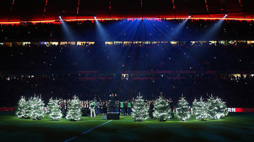 Wie schon in den letzten Jahren jeweils nach dem finalen Heimspiel vor Weihnachten ließen sich die Bayern so einiges einfallen, wieder einmal erstrahlte die Allianz Arena in hellem Glanz.