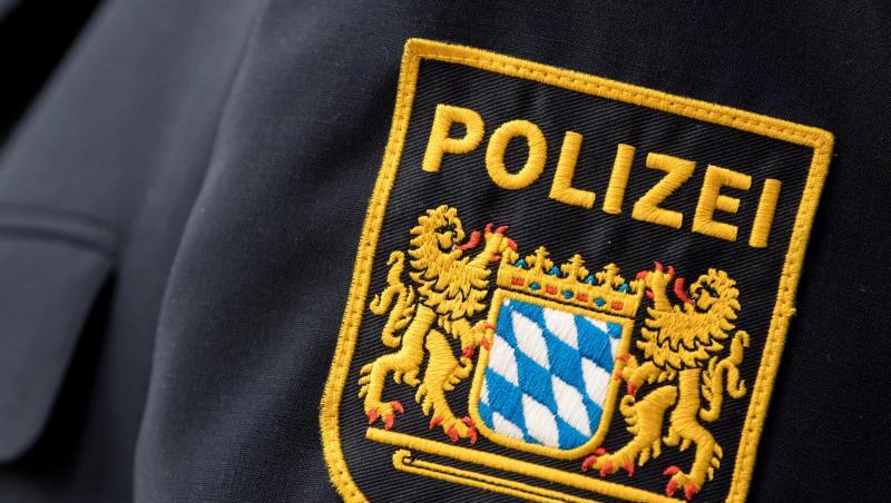 Das Wappen der bayerischen Polizei auf einer Uniform. Foto: Sven Hoppe/dpa Das Wappen der bayerischen Polizei auf einer Uniform. Foto: Sven Hoppe/dpa