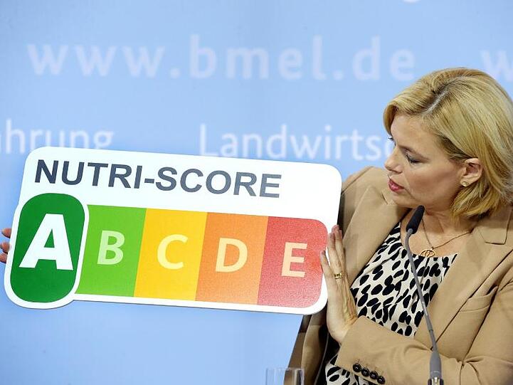 Bundesernährungsministerin Julia Klöckner (CDU) stellt während einer Pressekonferenz in ihrem Ministerium das neue Nährwertkennzeichen "Nutri-Score" vor. Jetzt will sie auch Kindern mehr Ernährungswissen vermitteln.