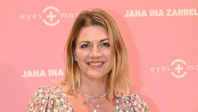 Nina Bott feriert in australischen Dschungel ihr Reality-Debüt. Nina Bott feriert in australischen Dschungel ihr Reality-Debüt.