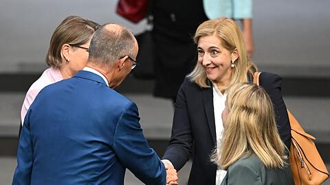 Gesundheitsministerin Warken machte deutlich, dass Verg&uuml;tungen weiter steigen k&ouml;nnen. (Archivbild)