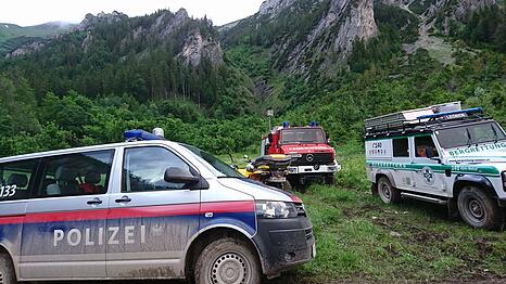 Zwei deutsche Bergsteiger sind nach einer eisigen Nacht aus Bergnot gerettet worden.
