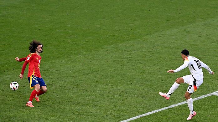 Cucurellas berühmtes Handspiel: Nach einem Bericht der UEFA-Schiedsrichterkommission hätte es in dieser vieldiskutierten Szene des EM-Viertelfinals Elfmeter für Deutschland geben müssen.