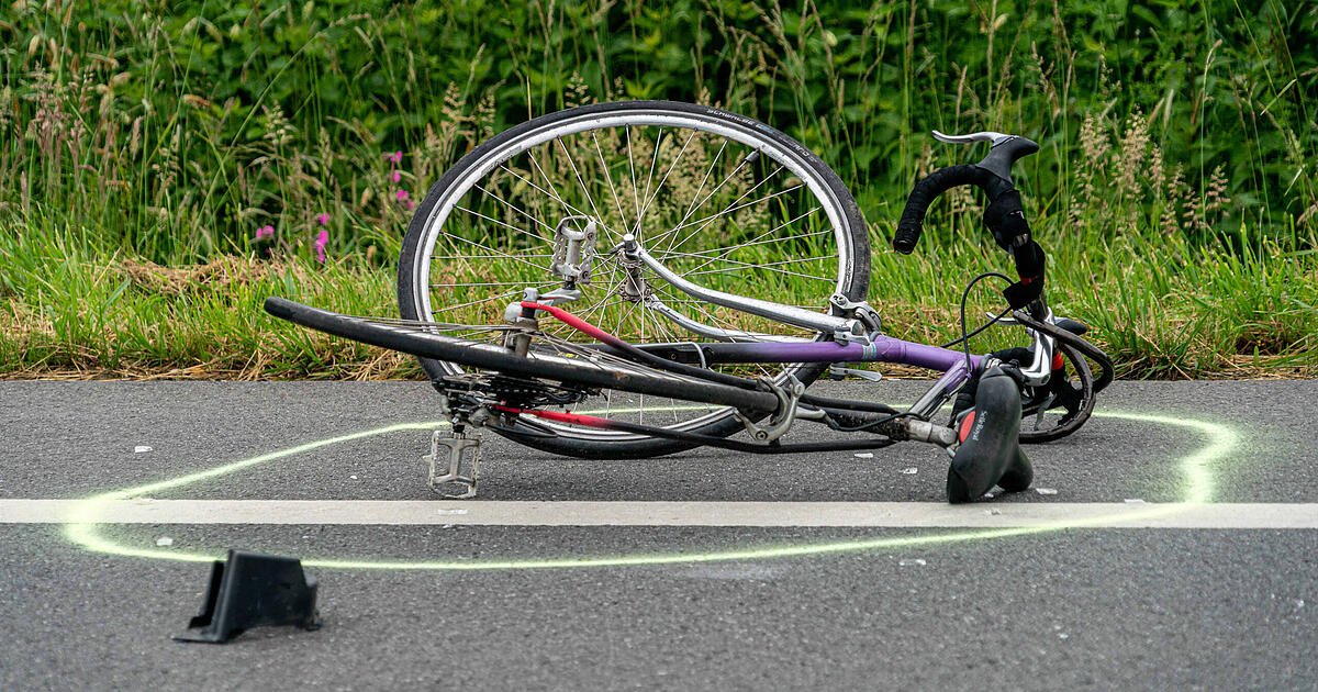 Umst-nde-r-tselhaft-Mann-57-wird-neben-Rennrad-aufgefunden-und-stirbt-in-Klinik