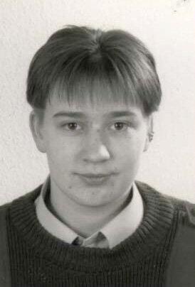 27. Februar 2000: Ein Lagerarbeiter ersticht in Remscheid (Nordrhein-Westfalen) eine 26 Jahre alte Beamtin, die wegen eines Ehestreits alarmiert worden war.