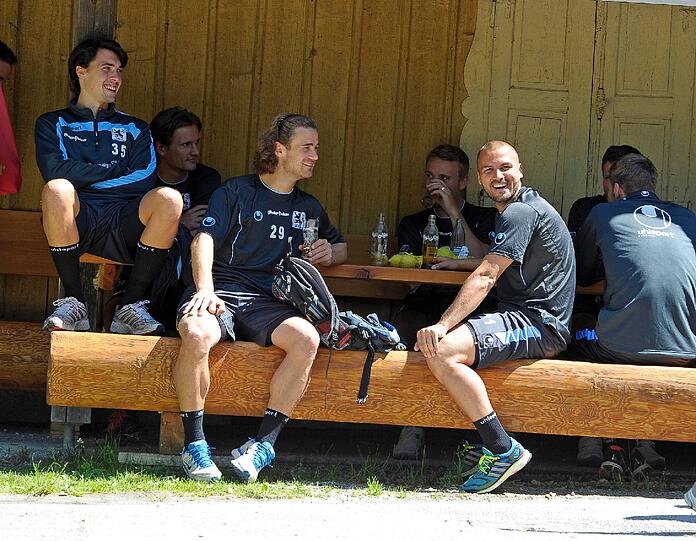 Löwen in freier Wildbahn! Hier die Bilder von den Sechzgern beim Geocaching in Tirol.