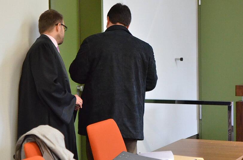 Sascha W. (36, rechts) mit seinem Strafverteidiger Martin Kupka im Münchner Landgericht. Sie wollen eine Bewährungsstrafe für den ersten Sprengversuch.