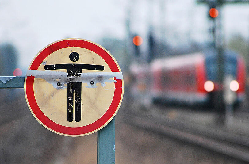 Die Münchner Bundespolizei warnt vor den lebensbedrohenden Gefahren des S-Bahn-Surfens.