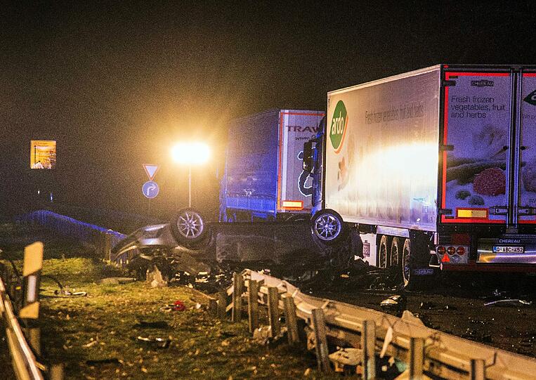 Die Unfallstelle auf der B27 bei Filderstadt (Baden-Württemberg) in Richtung Reutlingen.