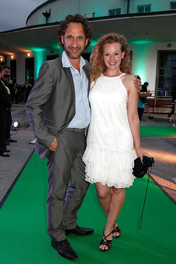 Falk - Willy Wild und FreundinFilmfest-Endspurt: Die Stars gaben beim Feiern noch einmal Gas - und Eva Habermann überraschte als Sängerin!