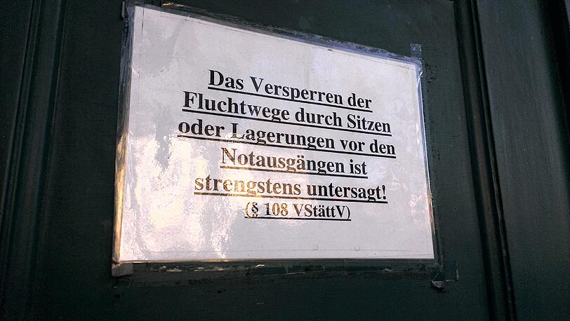 Dieses Schild hängt nicht in Stadelheim - sondern am Sendlinger Tor-Kino.