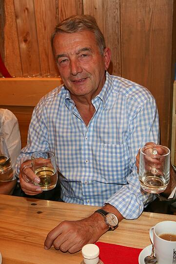 Hier scheint Wolfgang Niersbach schon etwas angeheitert zu sein.