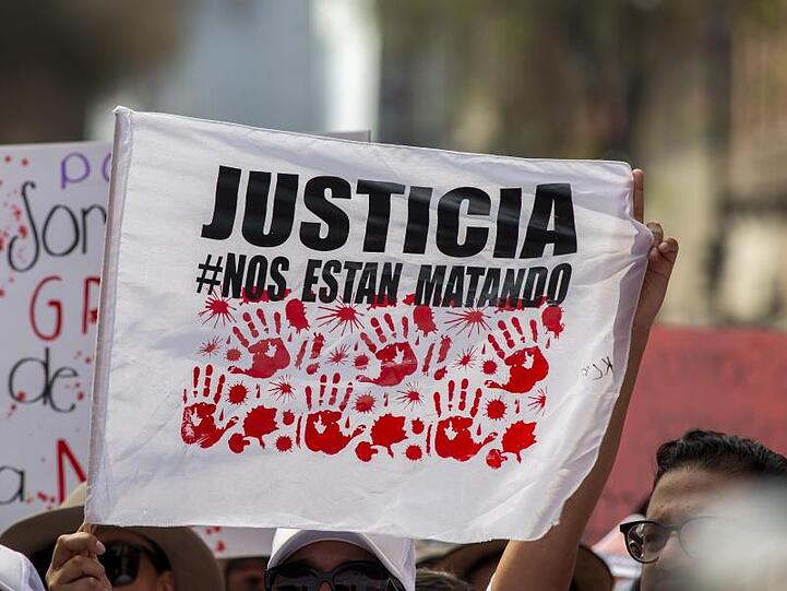 Zehntausende gehen gegen die Gewalt an Frauen in Mexiko auf die Straße.