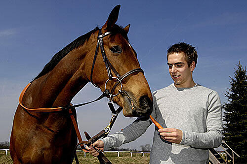 Philipp Lahm mit Stute Surabaja.