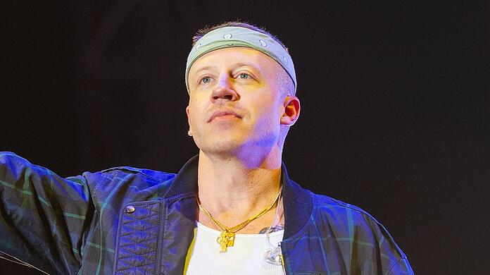 Macklemore ist mit seiner neuen Single "Faithful" zurück.