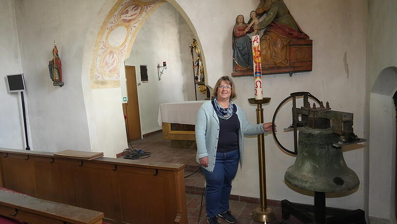 Gabriele Huber vom Spendenausschuss und ihr Team haben selbst gespendet: für eine neue Glocke. Die alte, kaputte bleibt in der Kirche. Gabriele Huber vom Spendenausschuss und ihr Team haben selbst gespendet: für eine neue Glocke. Die alte, kaputte bleibt in der Kirche.