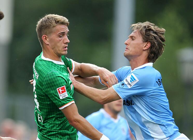 Die besten Bilder vom Spiel - auf und neben dem Platz.