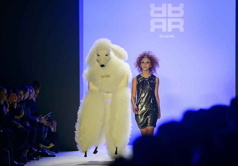 Boris Beckers Tochter Anna Ermakowa gibt auf der Berlin Fashion Week ihr Laufsteg-Debüt