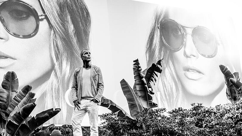 Wer so starfixiert ist wie Benjamin von Stuckrad-Barre, der lässt sich auch nicht von irgendjemandem fotografieren, sondern von Till Brönner.