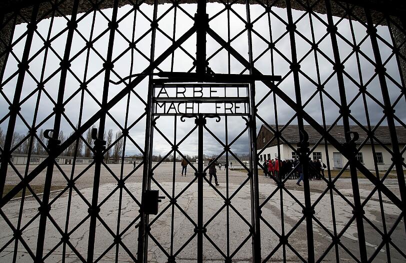 Die Bilder von der Rückkehr des KZ-Tors in Dachau.