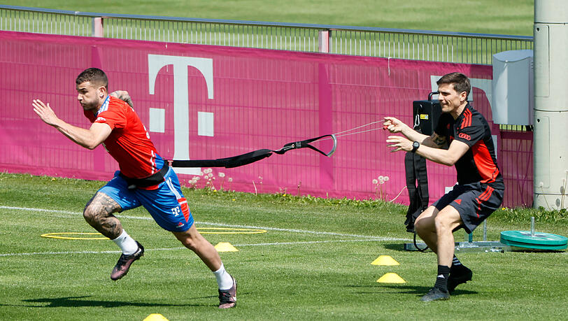 Nach dem Einzeltraining mit Simon Martinello geht es für Lucas Hernández jetzt wieder mit der Mannschaft auf den Trainingsplatz.