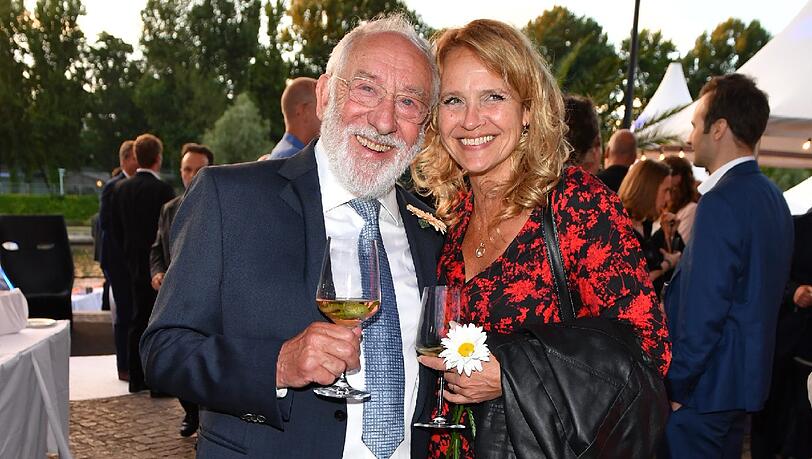 Die 50-Jährige ist Mitarbeiterin einer Stuntfirma für Film und Fernsehen. Die 50-Jährige ist Mitarbeiterin einer Stuntfirma für Film und Fernsehen.