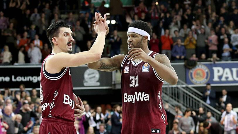 Nihad Djedovic und Devin Booker dürfen weiter vom Pokalsieg träumen. Nihad Djedovic und Devin Booker dürfen weiter vom Pokalsieg träumen.